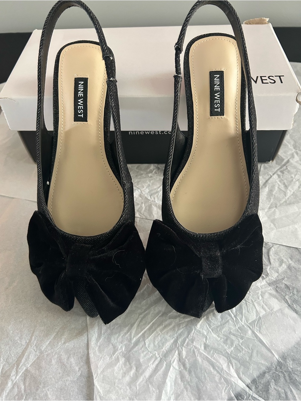 Nine West Slingback Junnie flats w/Bow in black size 5, pre-owned/tried on only
